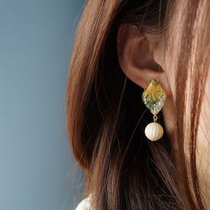 Flora Daisy Earrings
